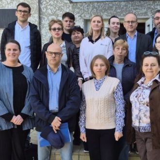 poza-grup